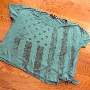 JUNIORS XS flag crop shirt